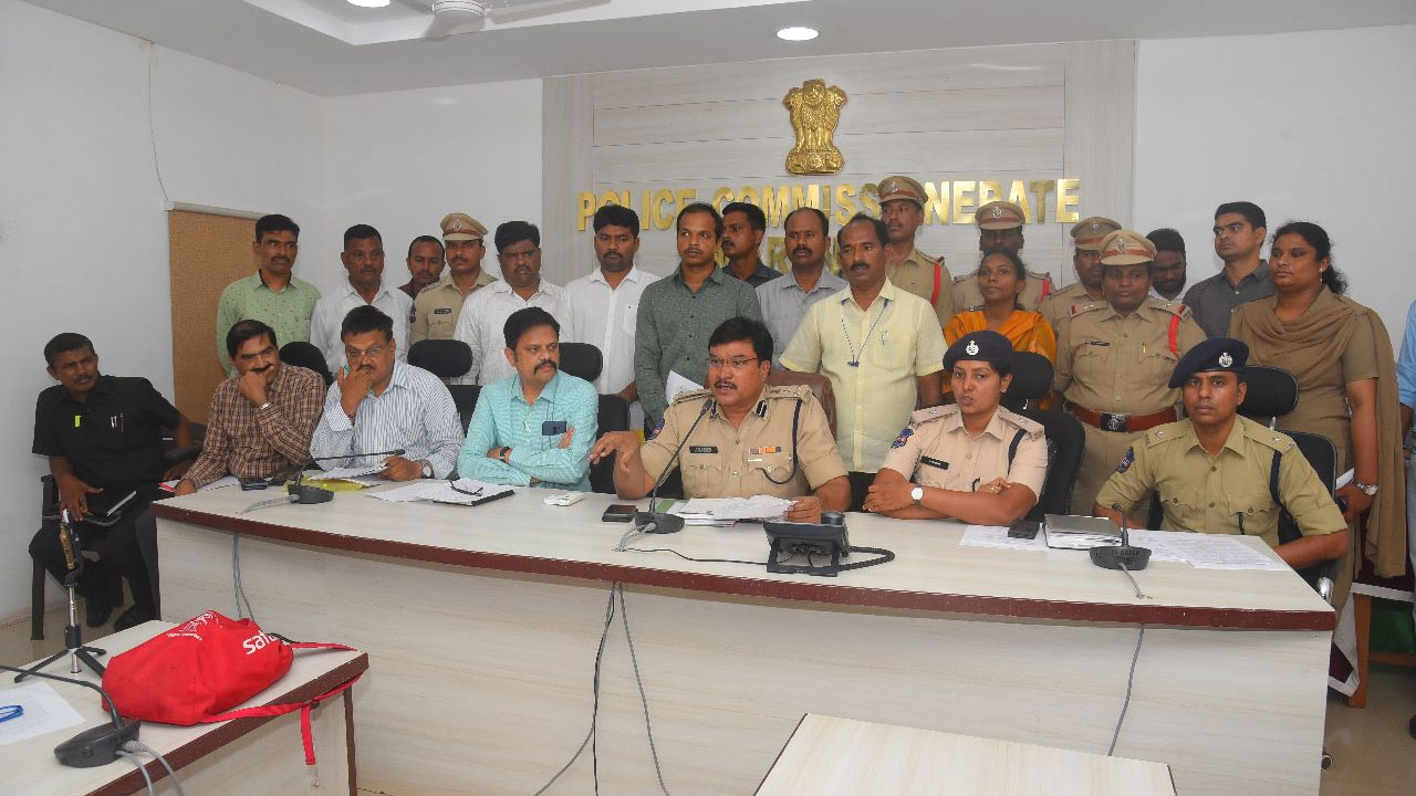 Warangal | వ‌రంగ‌ల్‌లో యథేచ్చ‌గా లింగ నిర్ధార‌ణ ప‌రీక్ష‌లు.. 18 మంది అరెస్ట్