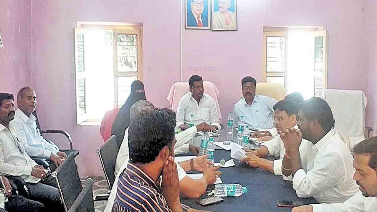 దశాబ్ది వేడుకలు దద్దరిల్లాలి