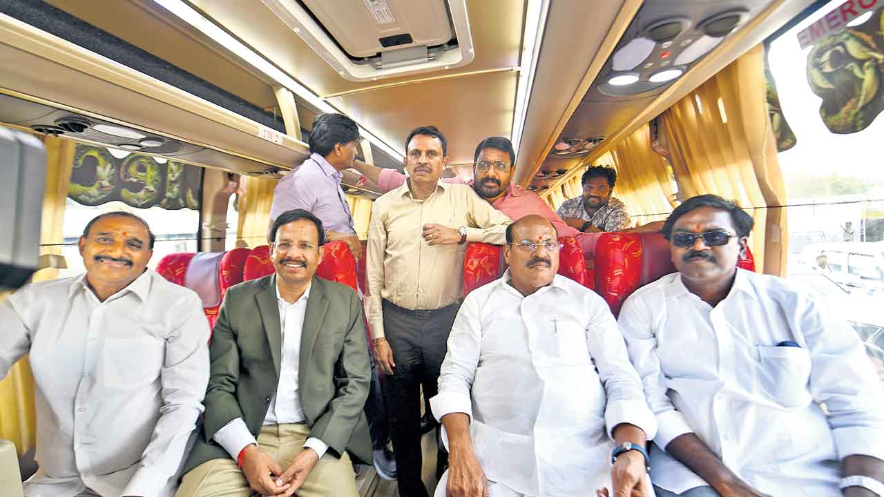 రెండేండ్లలో 1,860 ఎలక్ట్రిక్‌ బస్సులు