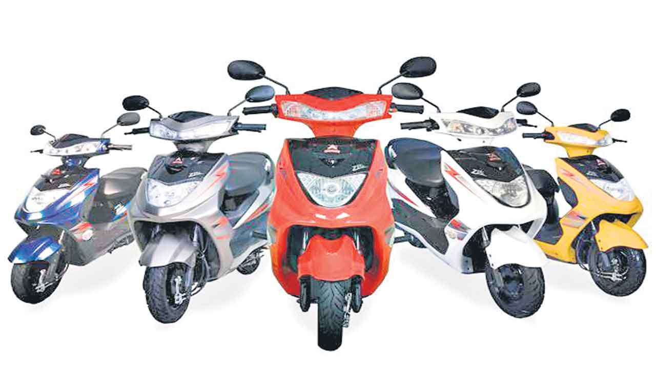 Electric Vehicles | రాయితీలపై కేంద్రం కోత.. జూన్‌ 1 నుంచి పెరగనున్న ఎలక్ట్రిక్‌ వాహనాల ధరలు