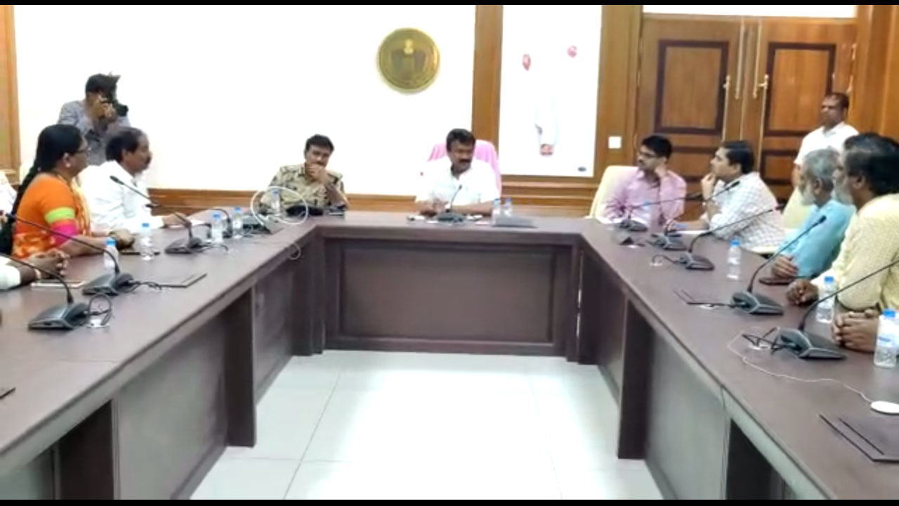 Fish Prasadam | జూన్ 9న చేప ప్ర‌సాదం పంపిణీ.. మంత్రి త‌ల‌సానిని క‌లిసిన బ‌త్తిన కుటుంబ స‌భ్యులు