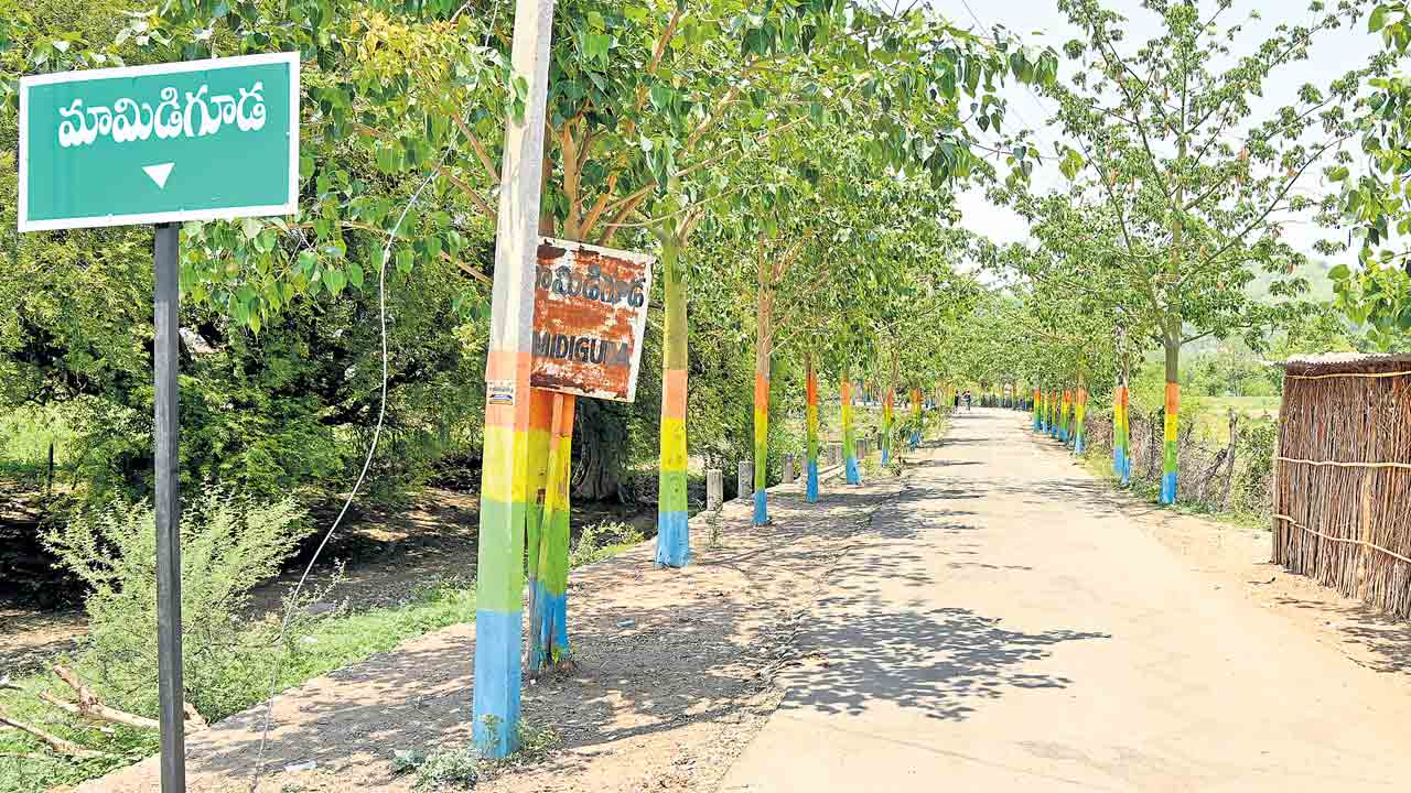 ఊరికి తొవ్వ.. నోటికి బువ్వ..