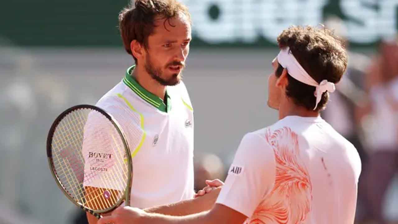 మెద్వెదెవ్‌ ఔట్‌