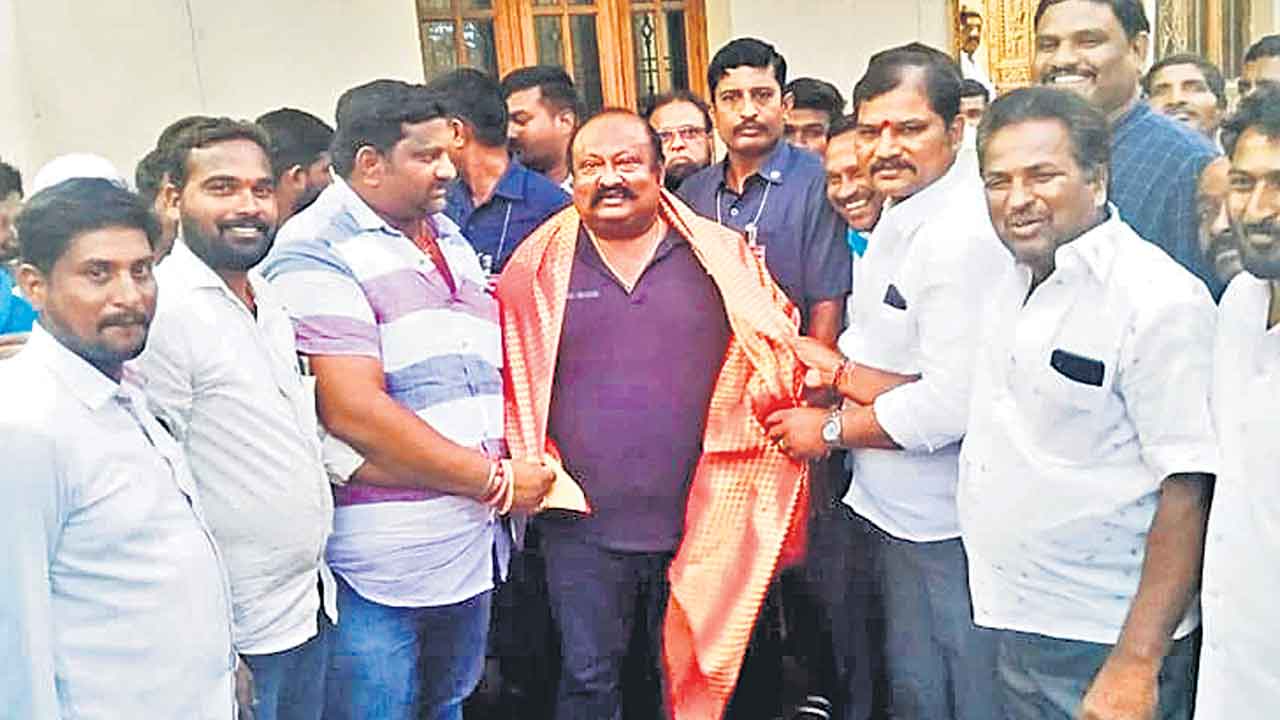 కుల వృత్తులకు జీవంపోసింది కేసీఆరే