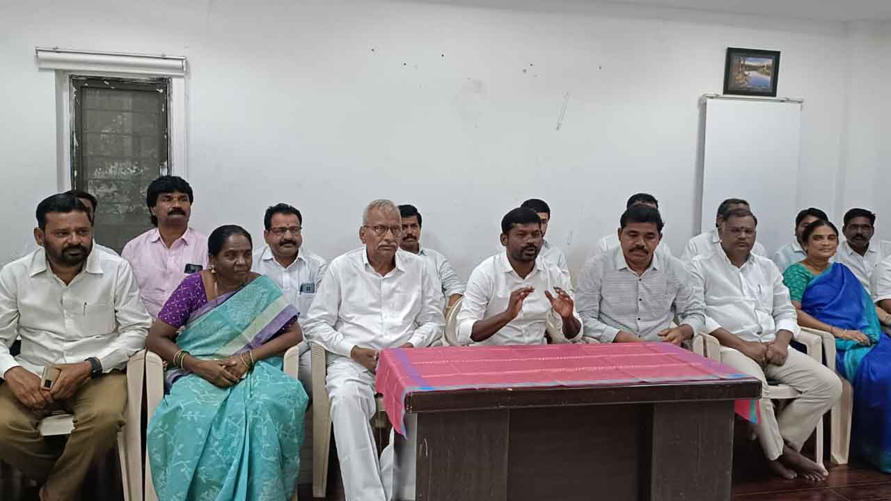 ఓర్వలేక విమర్శలు.. ప్రభుత్వ విప్‌, ఎమ్మెల్యే గువ్వల బాలరాజు