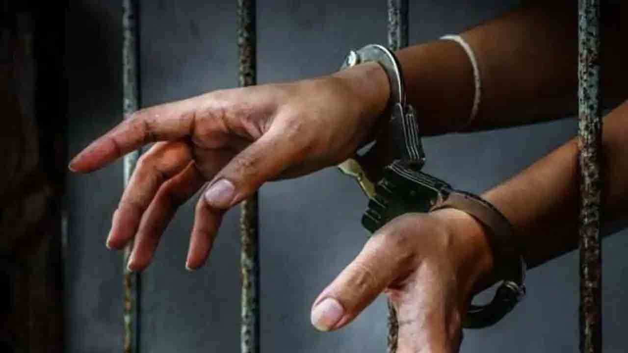 ‘ఐటీ’ గ్యాంగ్‌ అరెస్ట్‌