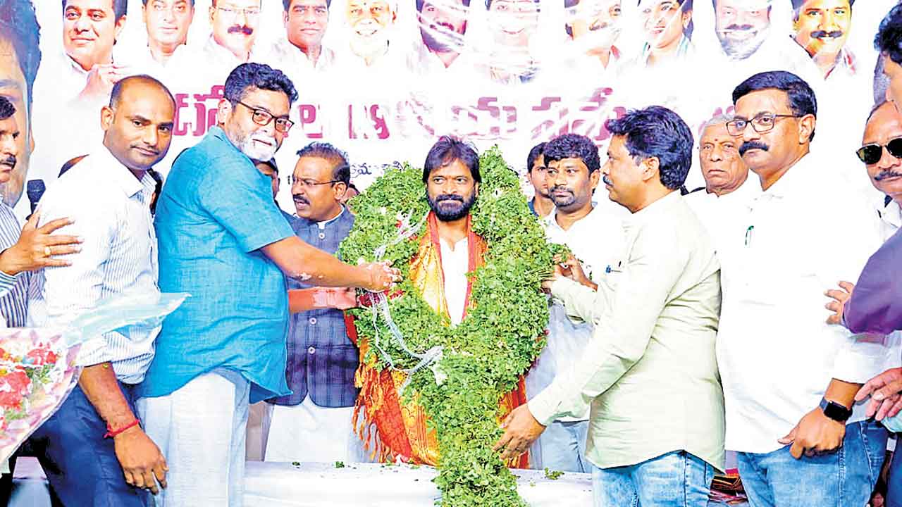 రాష్ట్ర ప్రగతిలో ఉద్యోగుల పాత్ర అమోఘం