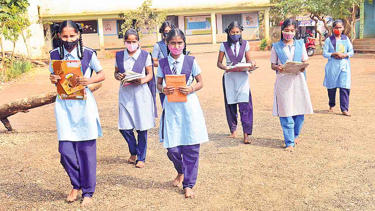 చదువుకు పెద్దపీట