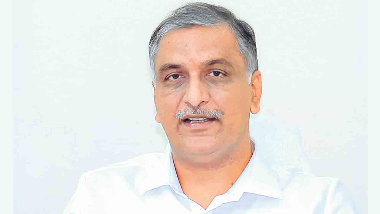 Minister Harish rao |  తెలంగాణకు గవర్నర్‌ వెన్నుపోటు.. రాజకీయాలు ఇష్టముంటే బీజేపీలో చేరి పోటీ చేయొచ్చు: మంత్రి హరీశ్‌రావు