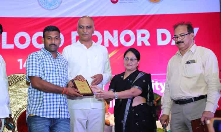 సేవే పరమావధిగా..