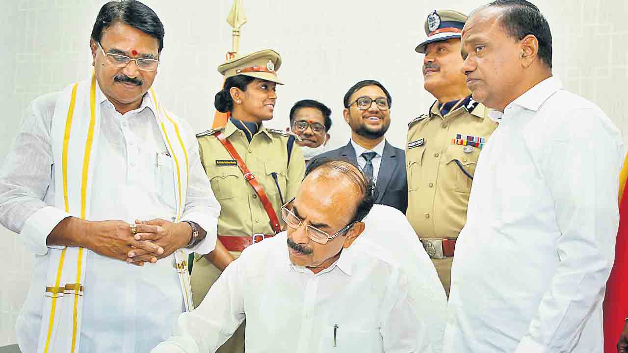 ఫ్రెండ్లీ పోలీసింగ్‌తో నేరాల అదుపు 