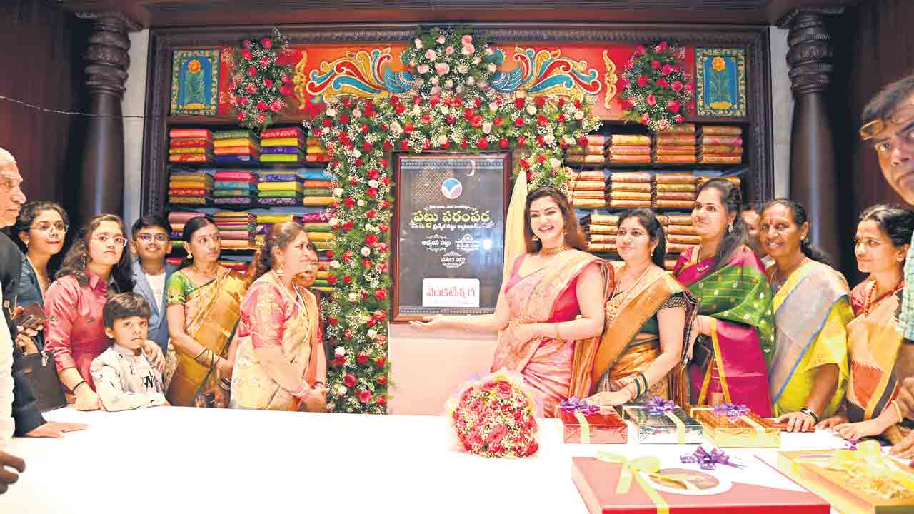 హనీరోజ్‌ సందడి