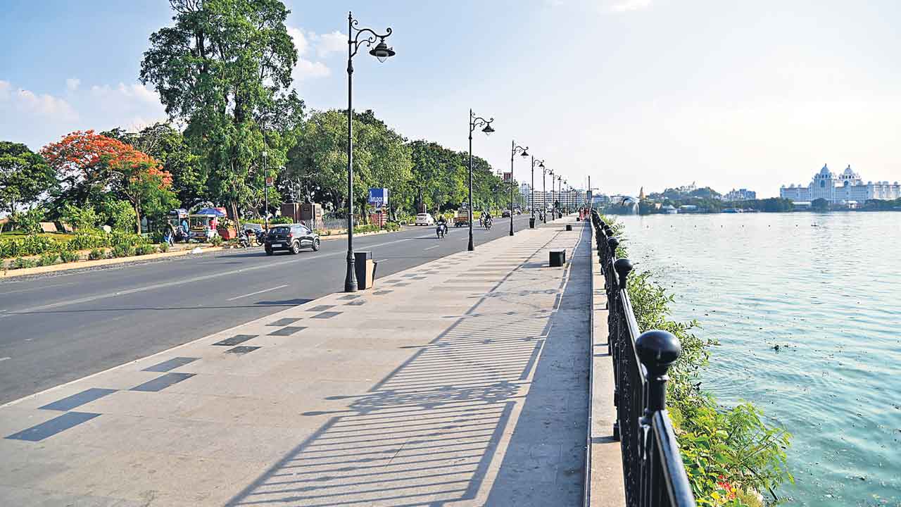 హుస్సేన్‌ సాగర్‌లోకి.. గోదావరి జలాలు