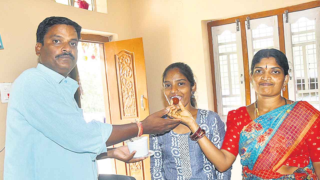 ఇంటర్‌ ఫలితాల్లో మేడ్చల్‌ టాప్‌