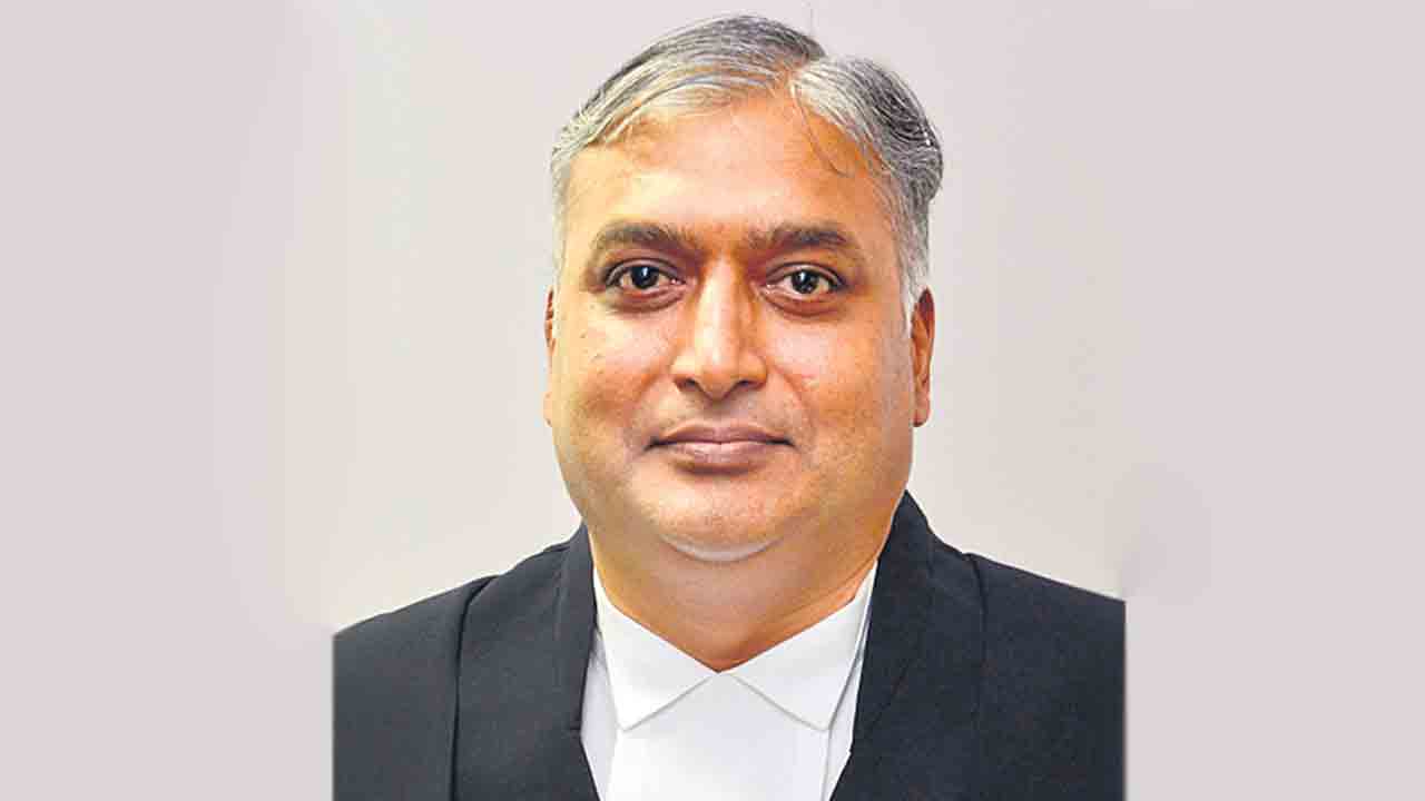 జస్టిస్‌ అభిషేక్‌రెడ్డి బదిలీ