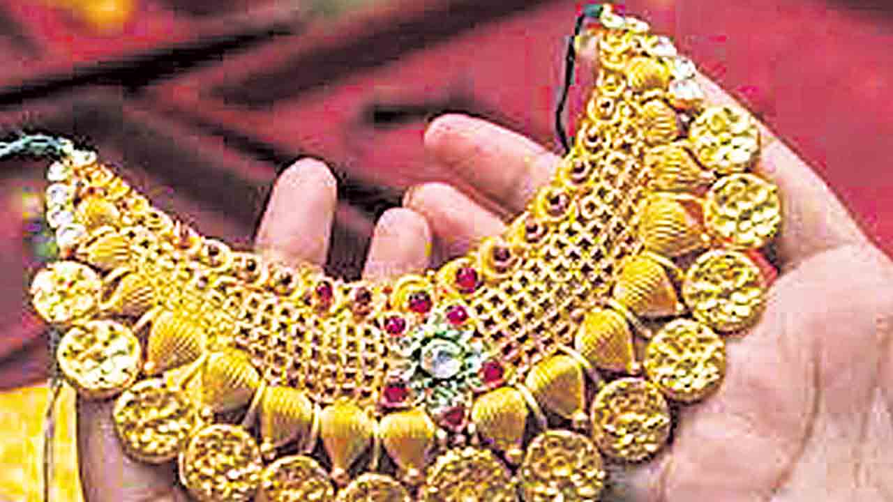 62 వేలు దాటిన పసిడి