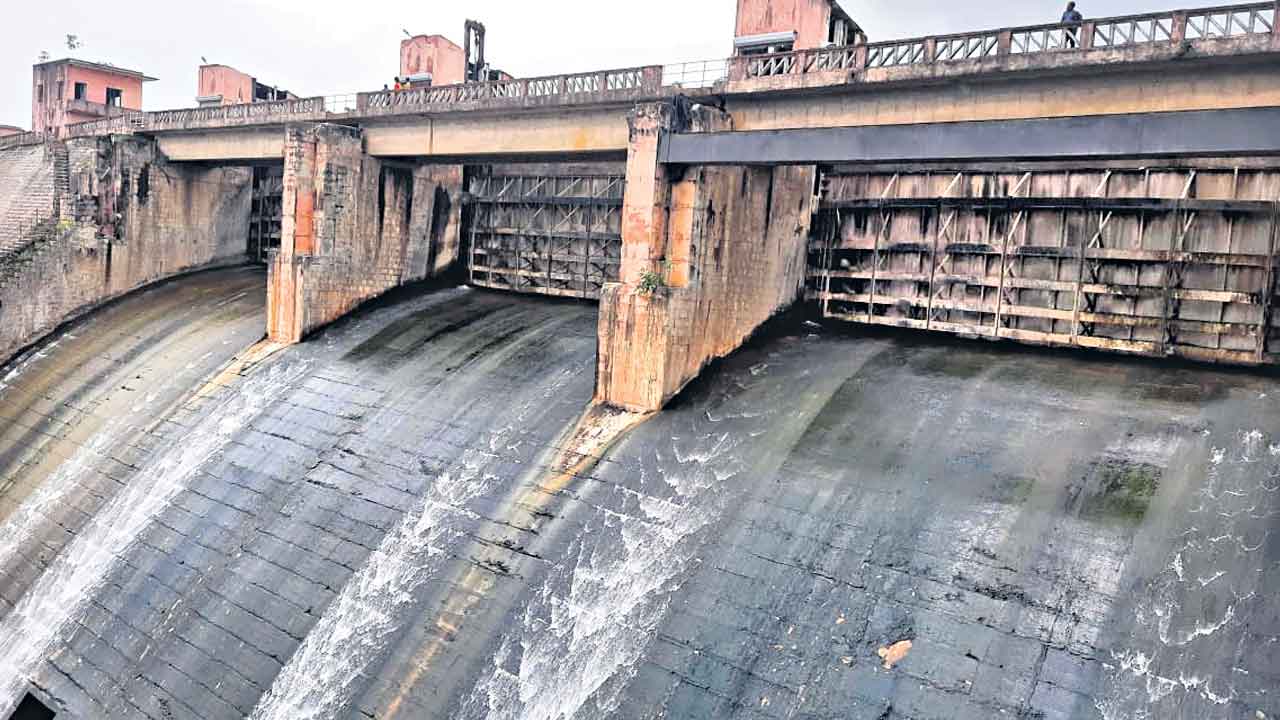 1.44 కోట్లతో కడెం మరమ్మతులు