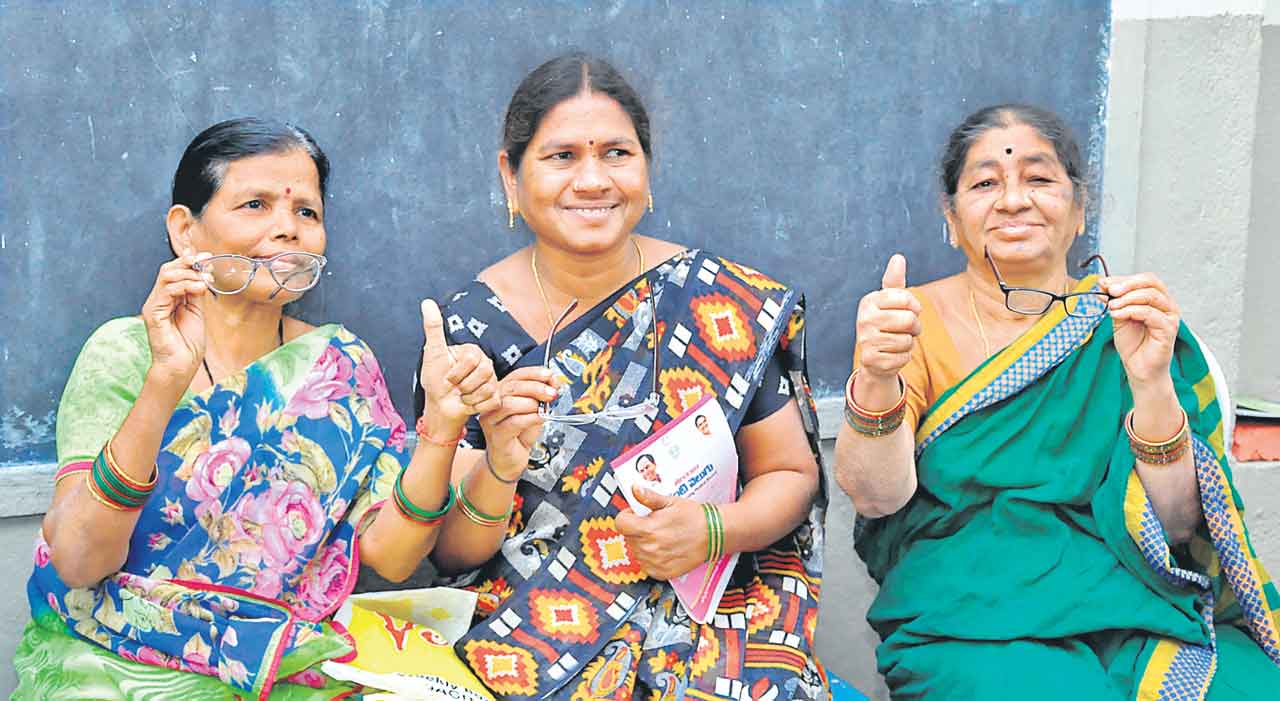 Kanti Velugu |  కోటిన్నర కంటి వెలుగులు.. 90% గ్రామాల్లో పూర్తయిన పరీక్షలు