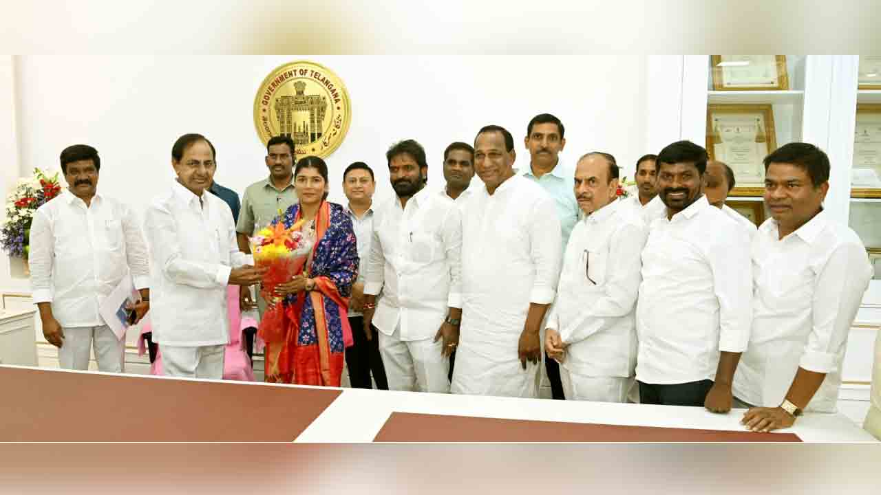 CM KCR | నిఖ‌త్ జ‌రీన్‌కు రూ. 2 కోట్ల సాయం ప్ర‌క‌టించిన సీఎం కేసీఆర్