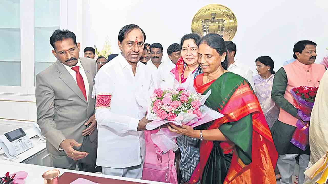 ఆరంభ వేళ.. ఆనంద హేల