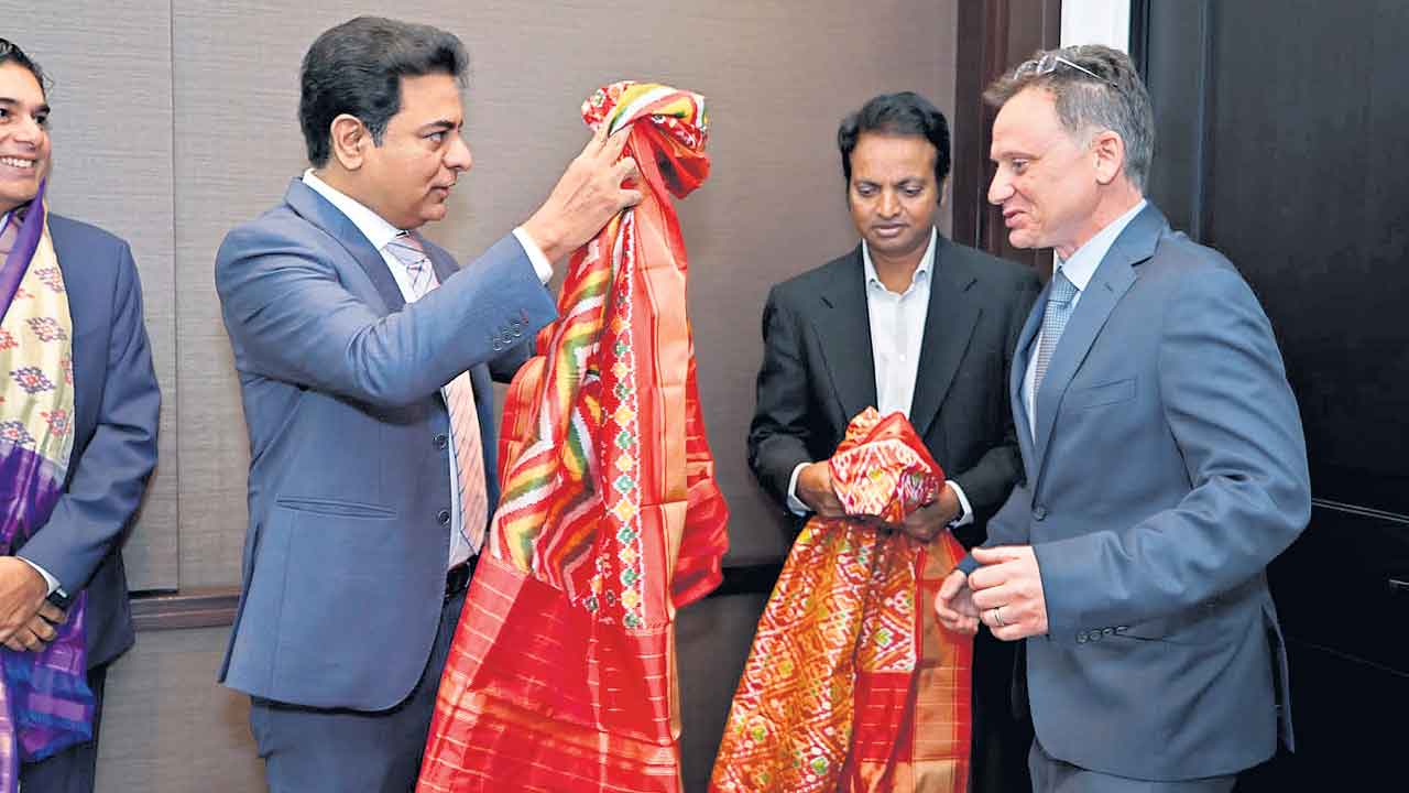 Telangana | ఆరమ్‌ పెట్టుబడి 450 కోట్లు.. హైదరాబాద్‌లో డాటా సెంటర్ల అభివృద్ధి