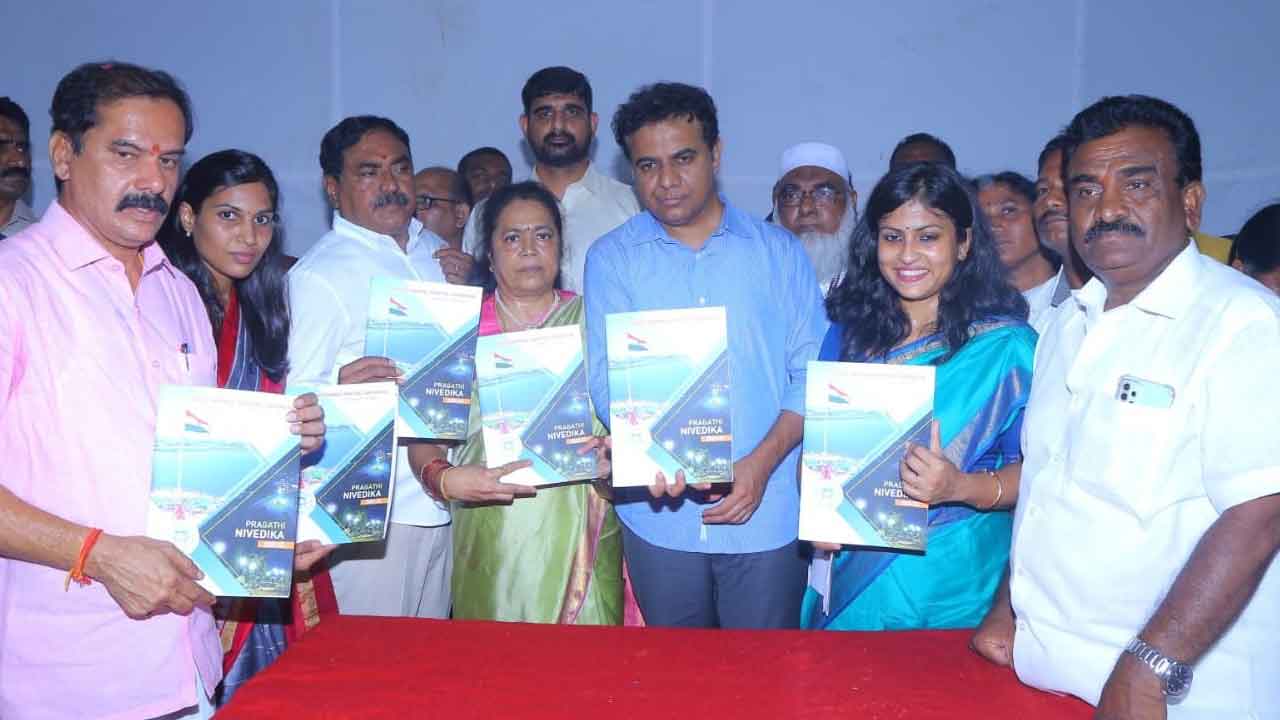 ప్రగతి నివేదికను ఆవిషరించిన మంత్రి కేటీఆర్‌