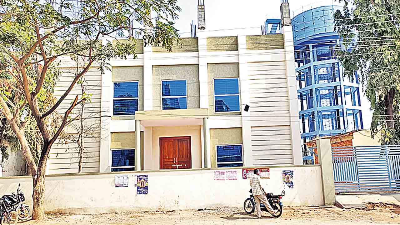 అధునాతన హంగులతో ఆరంభానికి సిద్ధం