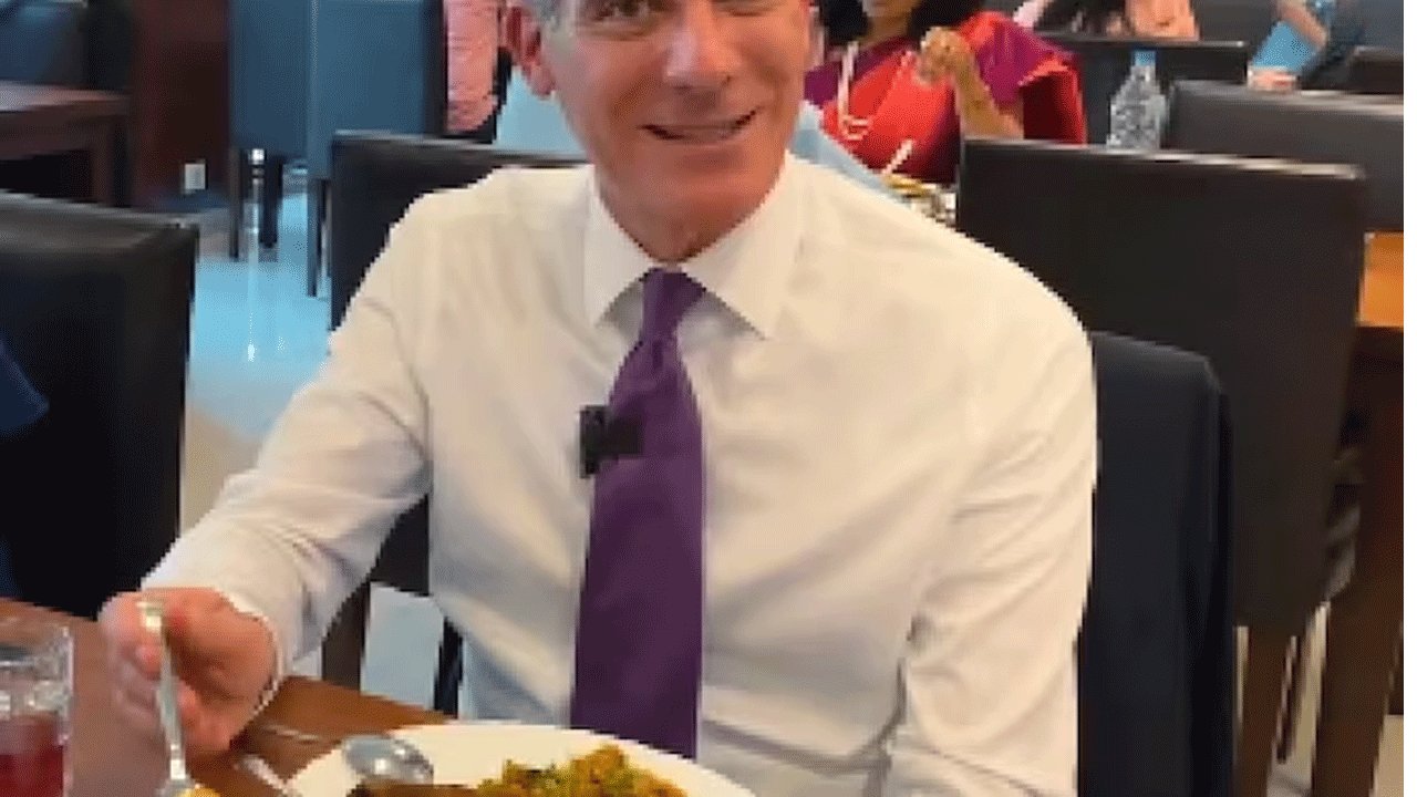 Viral Video | మ‌హారాష్ట్ర భ‌వ‌న్‌లో దేశీ వంట‌కాలను ఆస్వాదించిన అమెరికా రాయ‌బారి