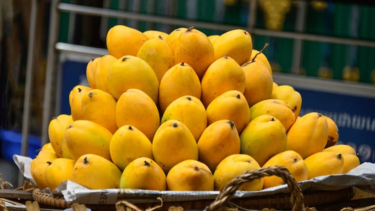 Mangoes | జెప్టోపై ఏప్రిల్‌లో ఏకంగా రూ. 25 కోట్ల విలువైన మామిడి పండ్లకు ఆర్డ‌ర్లు