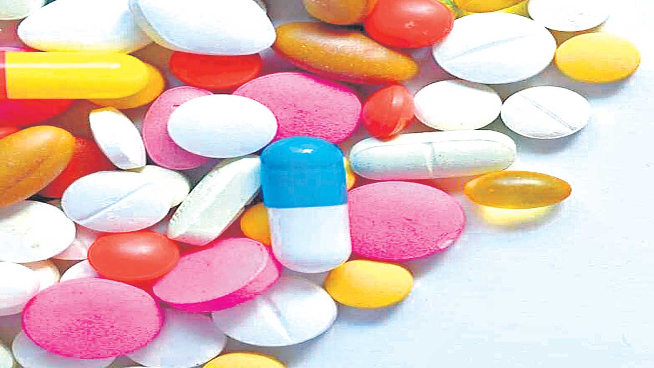 Generic Medicine | జనరిక్‌ మందులే రాయాలి.. డాక్టర్లకు కేంద్రం ఆదేశం