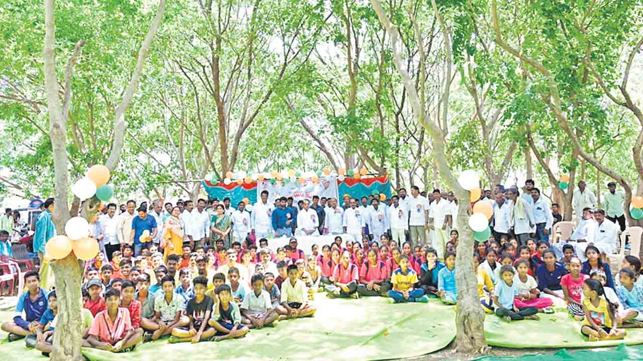 విద్యతోపాటు క్రీడలకూ ప్రాధాన్యం