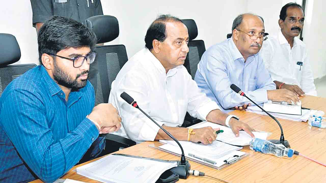 ‘ఇరిగేషన్‌’ పనుల్లో వేగం పెంచాలి