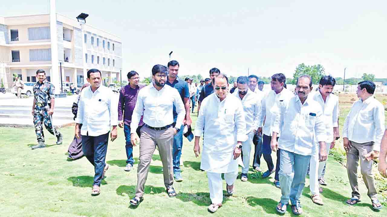 లక్ష మందితో సీఎం సభ