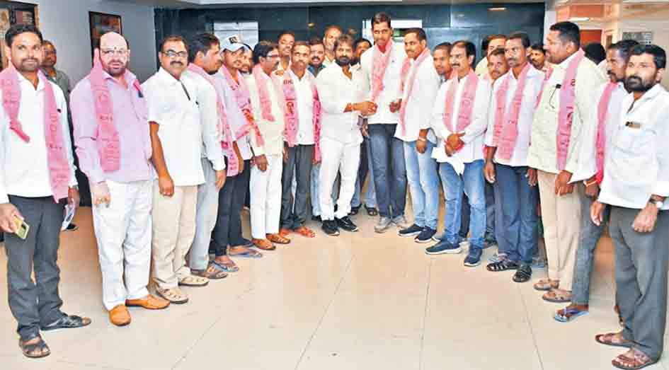 బీఆర్‌ఎస్‌లోకి భారీగా చేరికలు