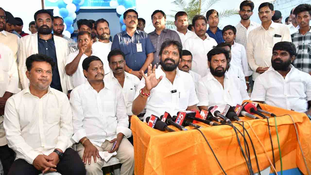 రేవంత్‌ మాటలు హాస్యాస్పదం