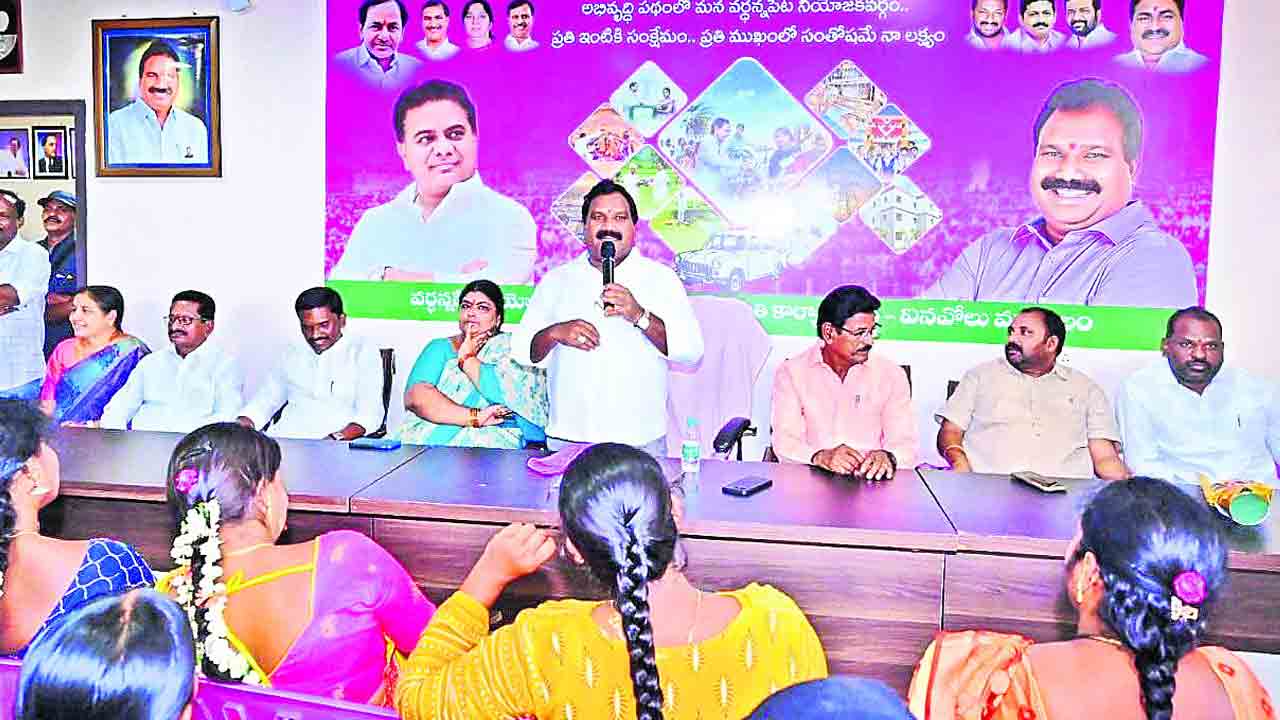 దశాబ్ది ఉత్సవాలను వైభవంగా నిర్వహించాలి