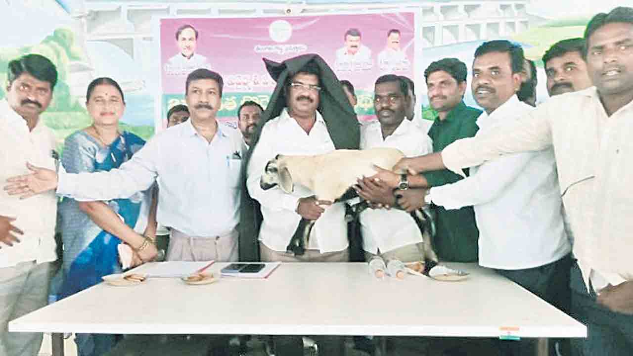 ఆర్థికాభివృద్ధి సాధించాలి