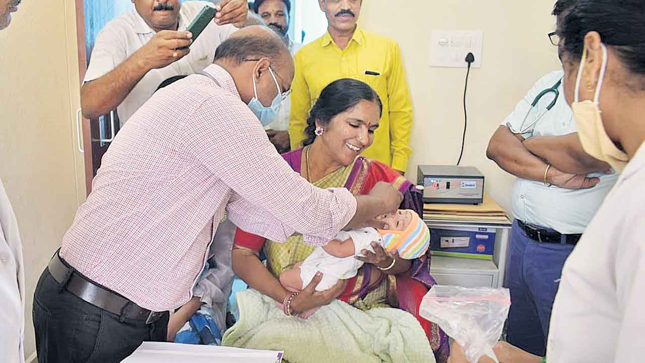 Padma Devender Reddy | సర్కారు దవాఖానలో చుక్కల మందు