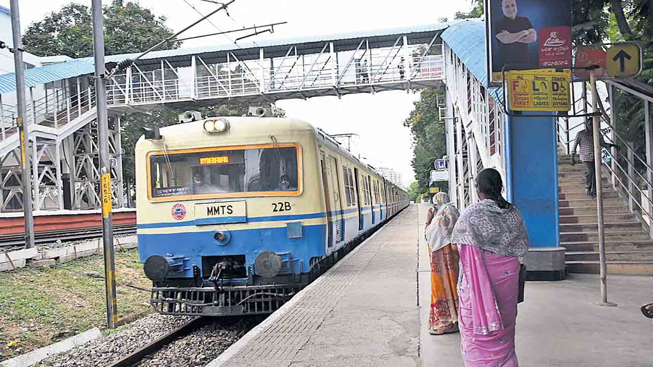 ఎంఎంటీఎస్‌.. తొండి సర్వీసు