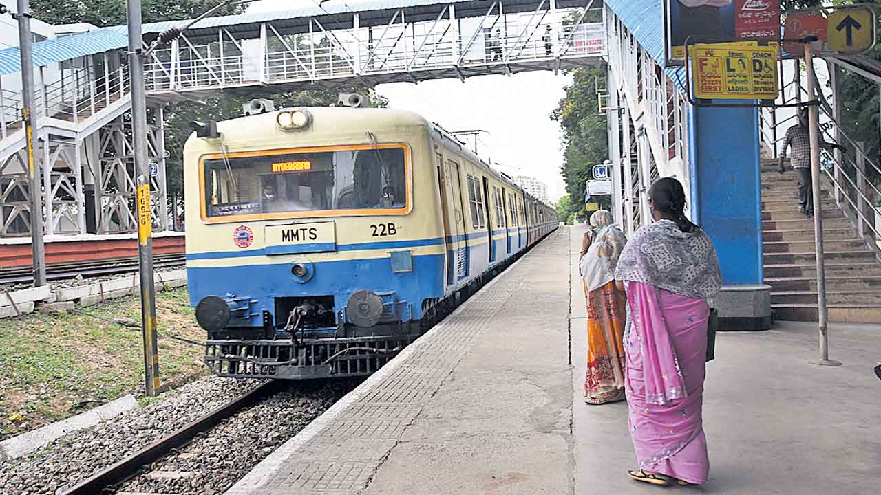 MMTS |  ఎంఎంటీఎస్‌ తొండి సర్వీసు.. పాత రూట్లలో కోత.. కొత్త రూట్లలో వాత