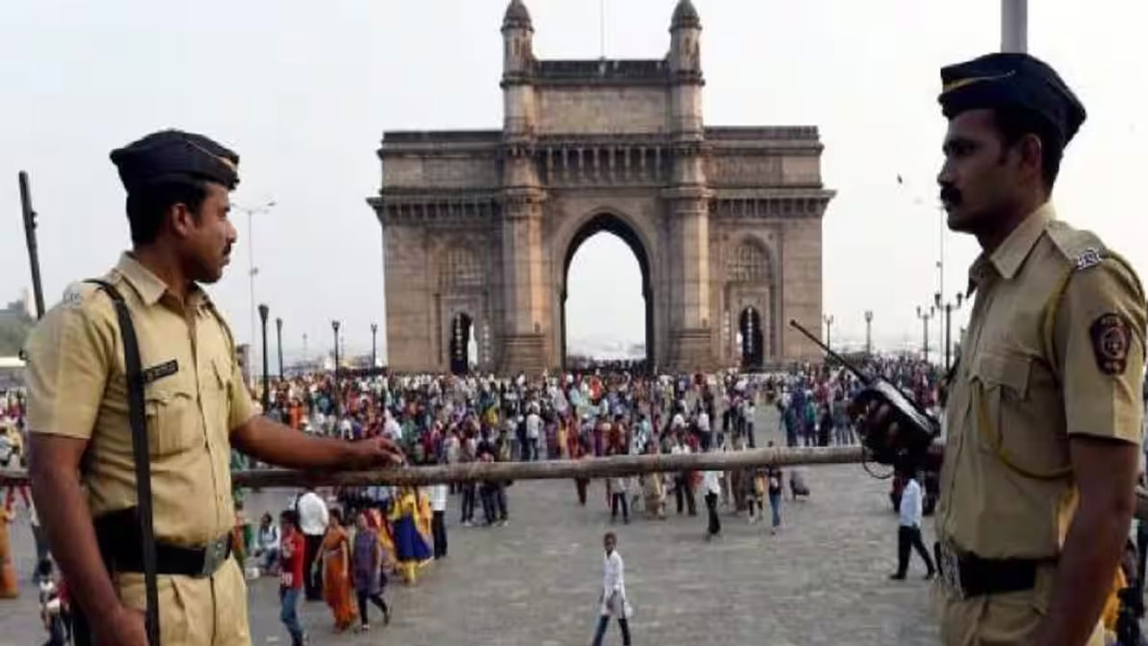 Mumbai | ముంబైని మ‌రోసారి పేల్చేస్తాం.. అప్ర‌మత్త‌మైన పోలీసులు