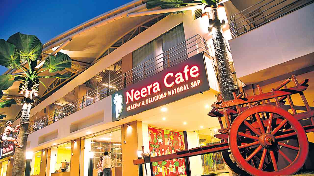 తెలంగాణ ప్రభుత్వానికి నీరాజనం