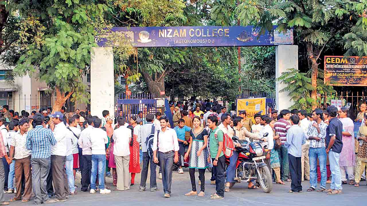 Hyderabad |  డిగ్రీ అభ్యసనకు చలో హైదరాబాద్‌.. అడ్మిషన్లలో 50% వరకు గ్రేటర్‌లోనే