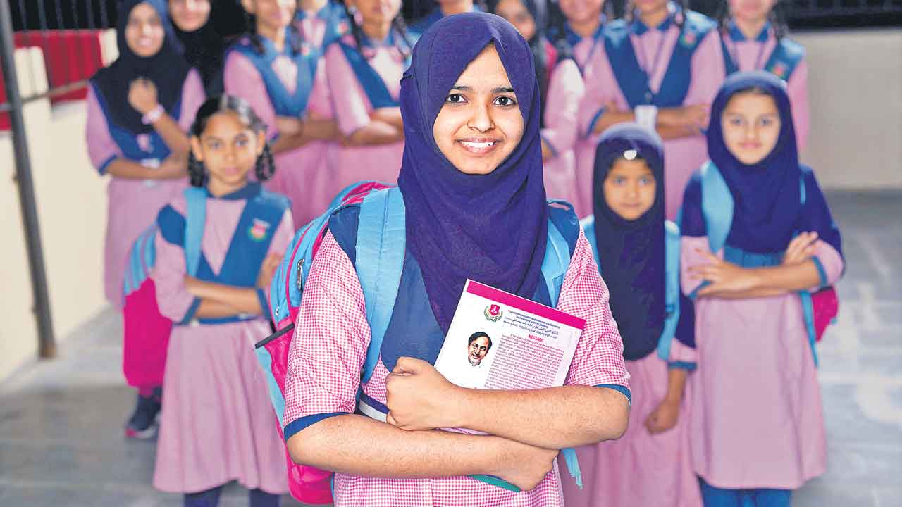 Minister Sabitha Indra Reddy |  ఫ్రీగా నోట్‌బుక్స్‌.. సర్కారీ బడుల్లోని 24 లక్షల విద్యార్థులకు లబ్ధి: మంత్రి సబితారెడ్డి