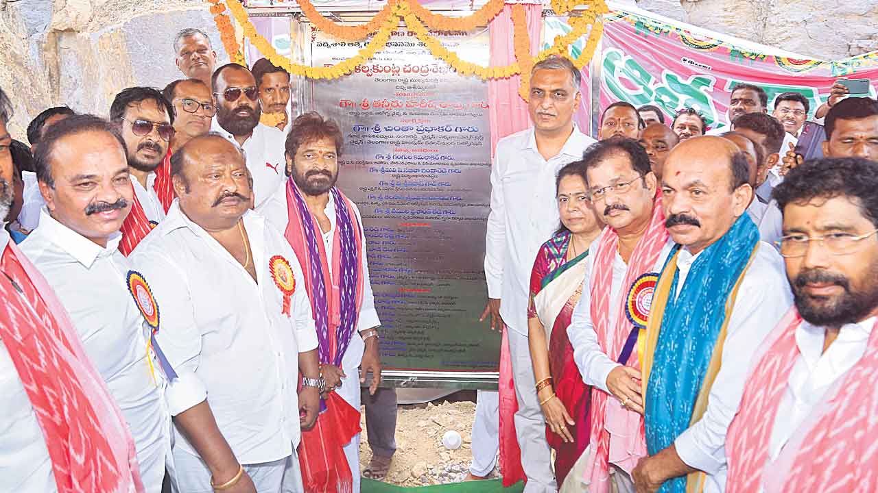 పద్మశాలీల సంక్షేమానికి 8500 కోట్లు