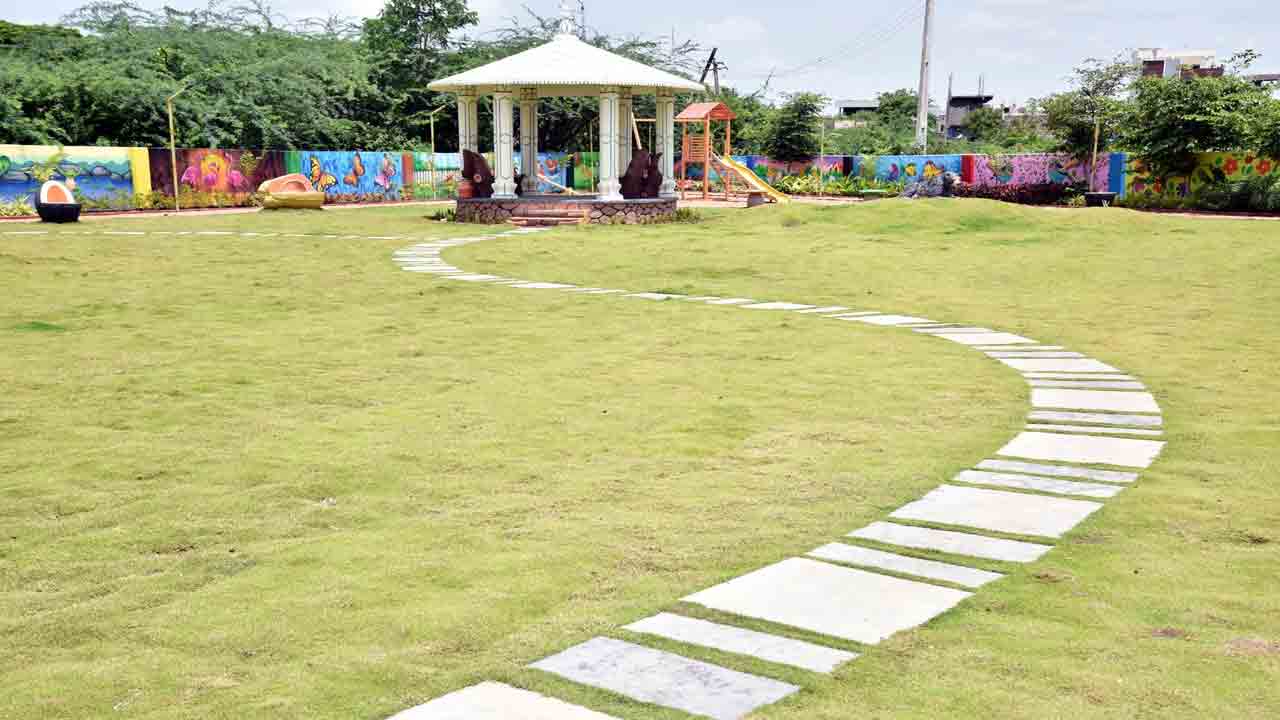 పార్కుల అభివృద్ధిపై బల్దియా ప్రత్యేక దృష్టి