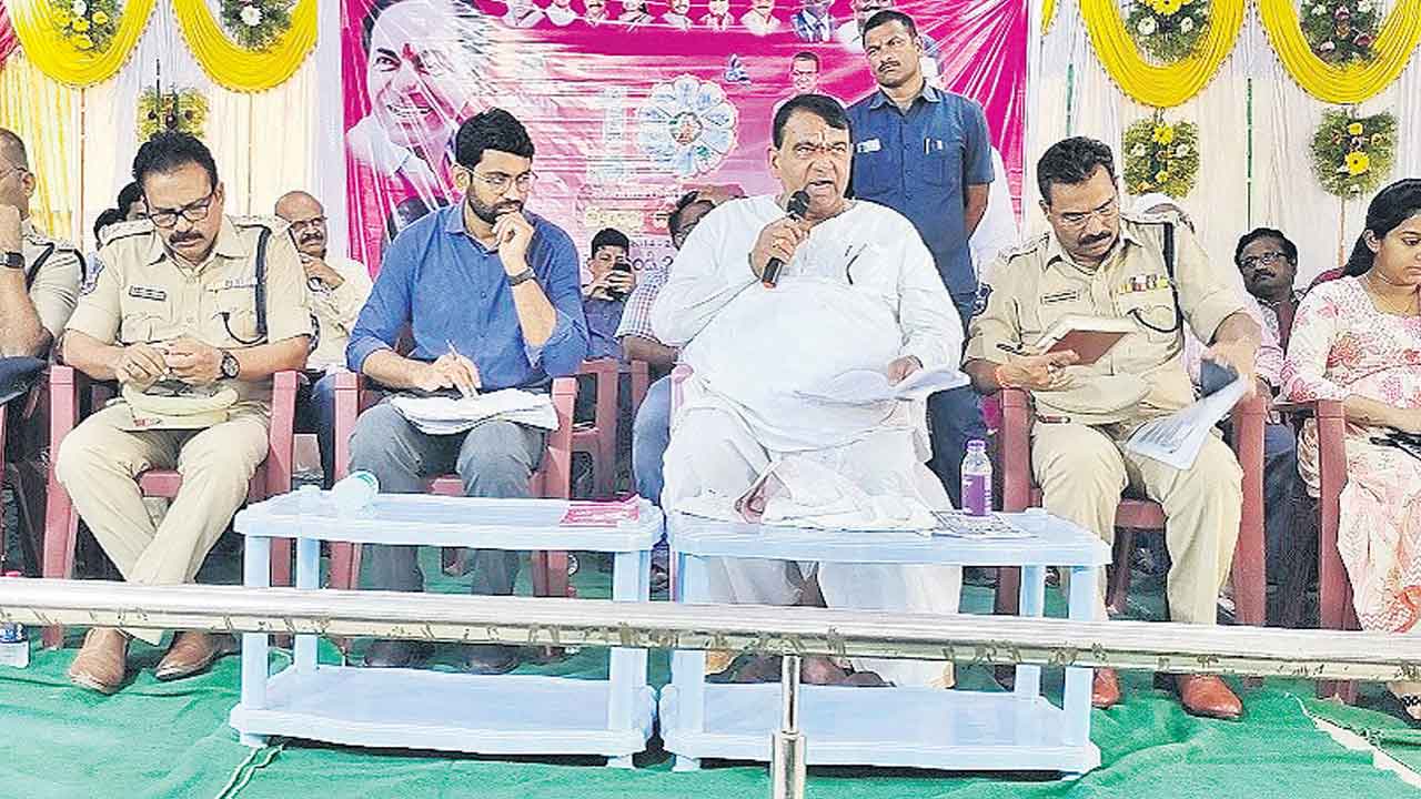 ప్రభుత్వ విజయాలను వివరించాలి