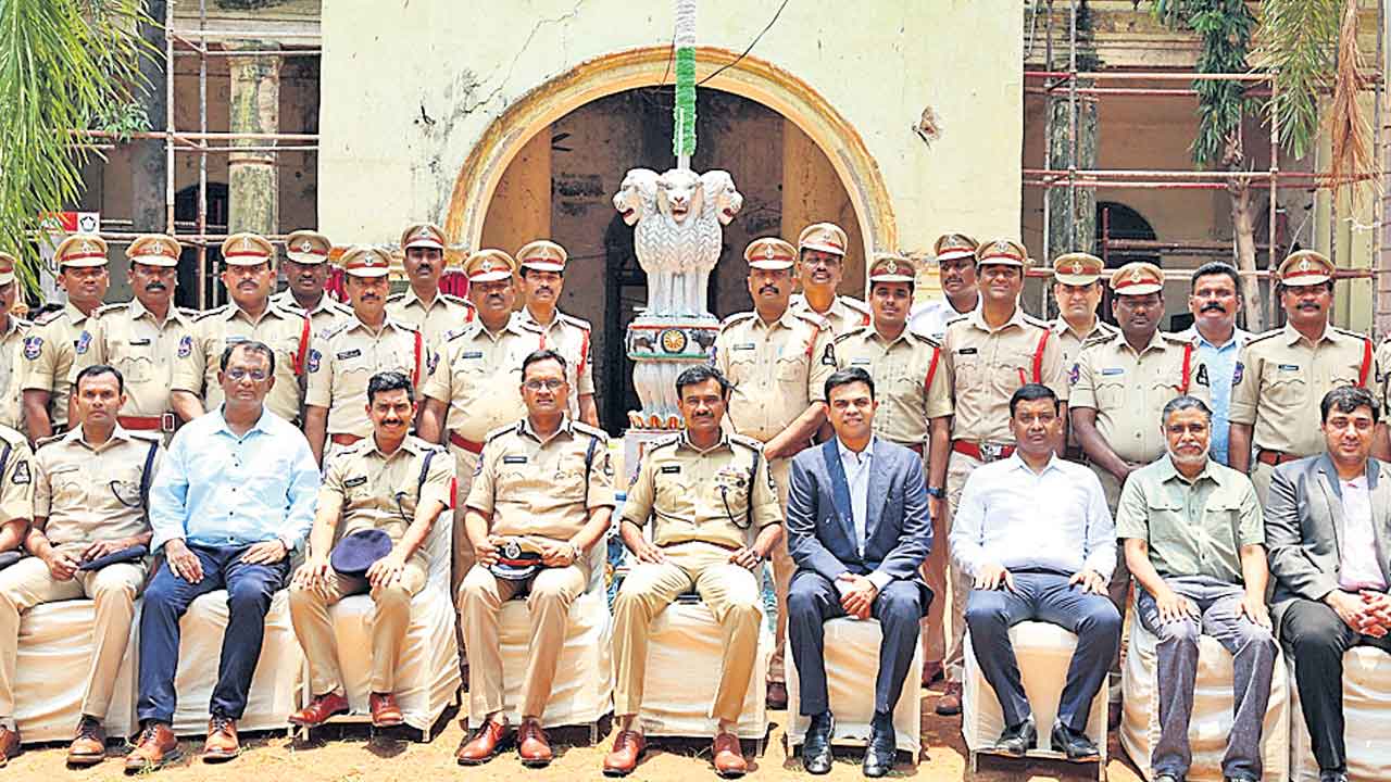 నాటి కొత్వాల్‌ భవనానికి..