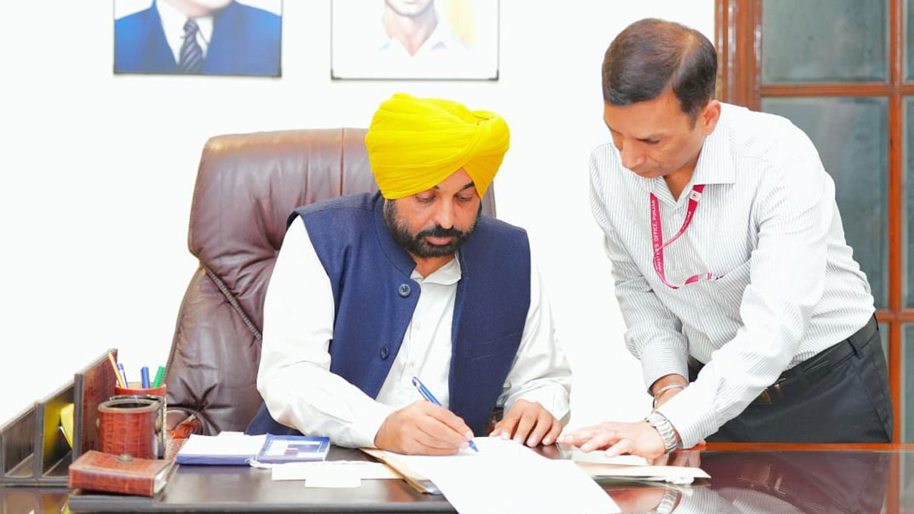 CM Bhagwant Mann: ప‌నివేళ‌ల్లో మార్పు.. ఉద‌యం 7.30 నిమిషాల‌కే ఆఫీసుకు వెళ్లిన పంజాబ్ సీఎం
