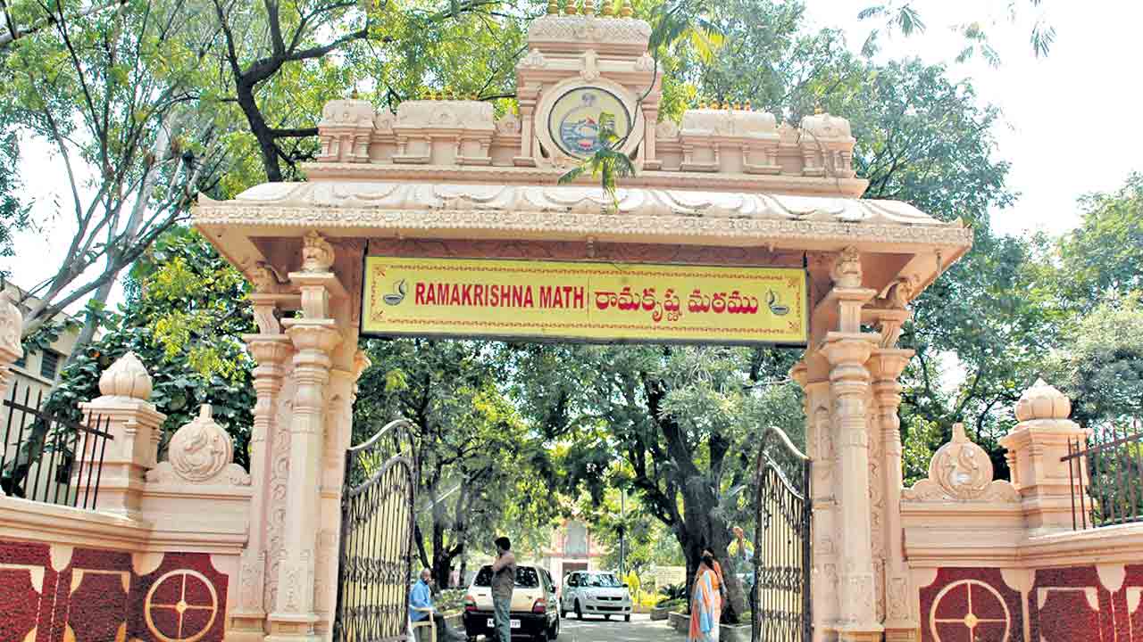 స్పోకెన్‌ ఇంగ్లిష్‌ కోసం.. రామకృష్ణ మఠ్‌లో ఆన్‌లైన్‌, ఆఫ్‌లైన్‌ కోర్సులు